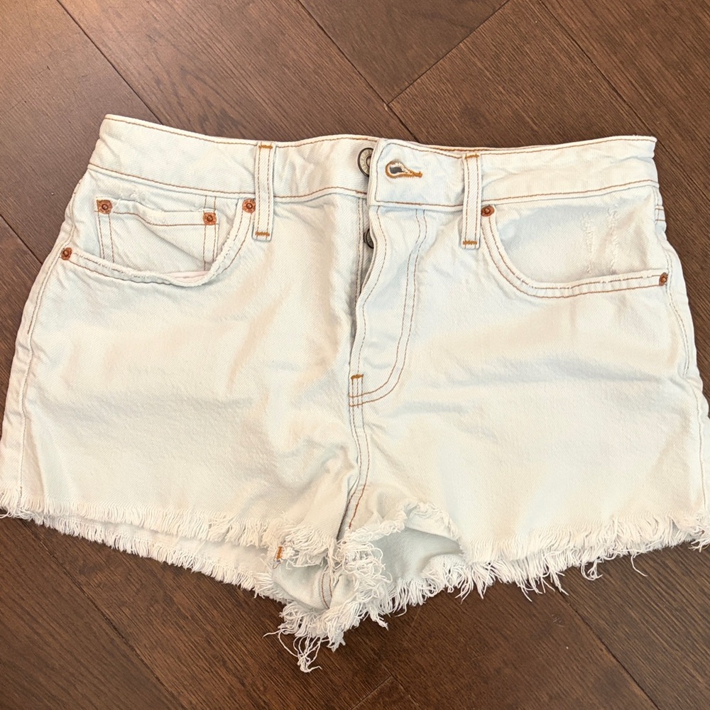 Women's Light Wash Frayed Hem Denim Shorts